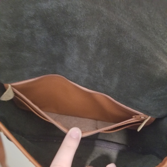 (SOLD!)Dooney & Bourke Vintage, AWL, Matching Crossbody Purse & Wallet Bundle - Picture 9 of 16